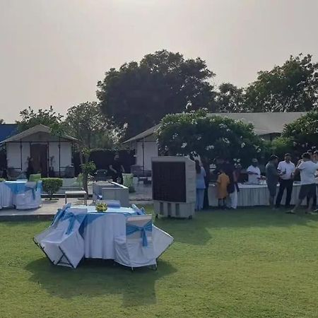 Luxury Farmhouse In Chhatarpur With Pool New Delhi Eksteriør billede