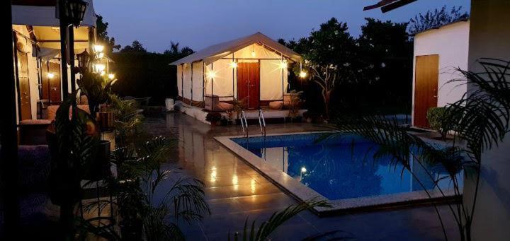 Luxury Farmhouse In Chhatarpur With Pool New Delhi Eksteriør billede
