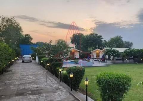 Luxury Farmhouse In Chhatarpur With Pool New Delhi Eksteriør billede