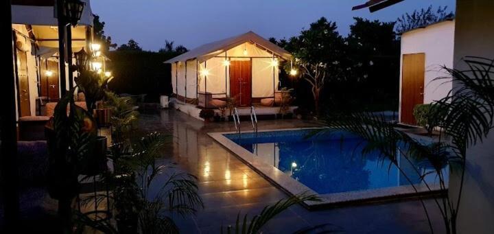 Luxury Farmhouse In Chhatarpur With Pool New Delhi Eksteriør billede