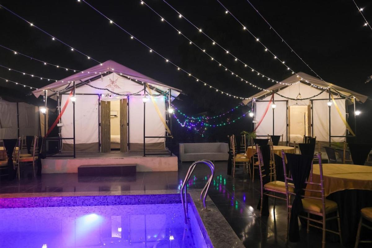 Luxury Farmhouse In Chhatarpur With Pool New Delhi Eksteriør billede